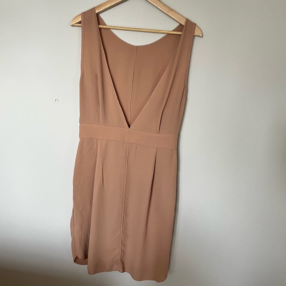 Aritzia Wilfred Leila Dress, Size 6, Salmon/Dusty Rose Colour - Picture 3 of 11
